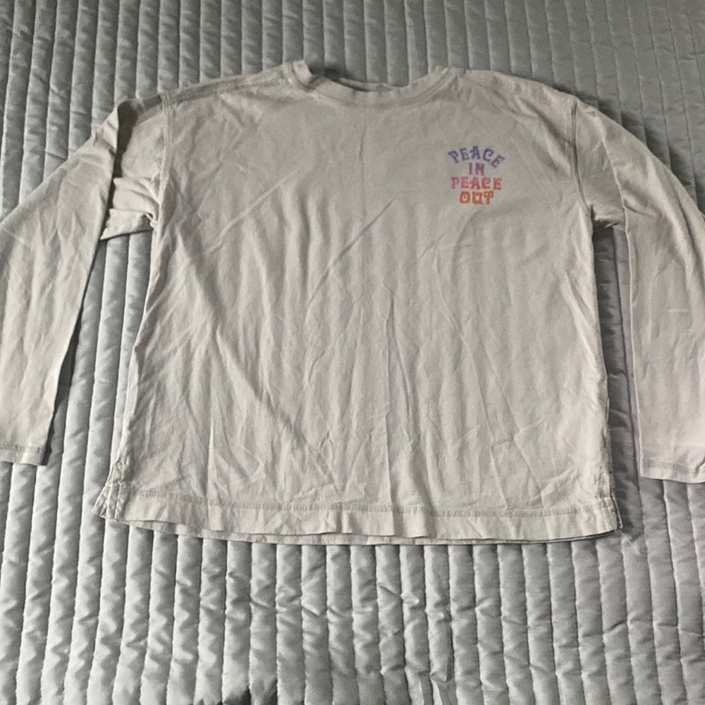 Long sleeve shirt. Kids large, woman’s small.